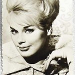 Elke Sommer képeslap