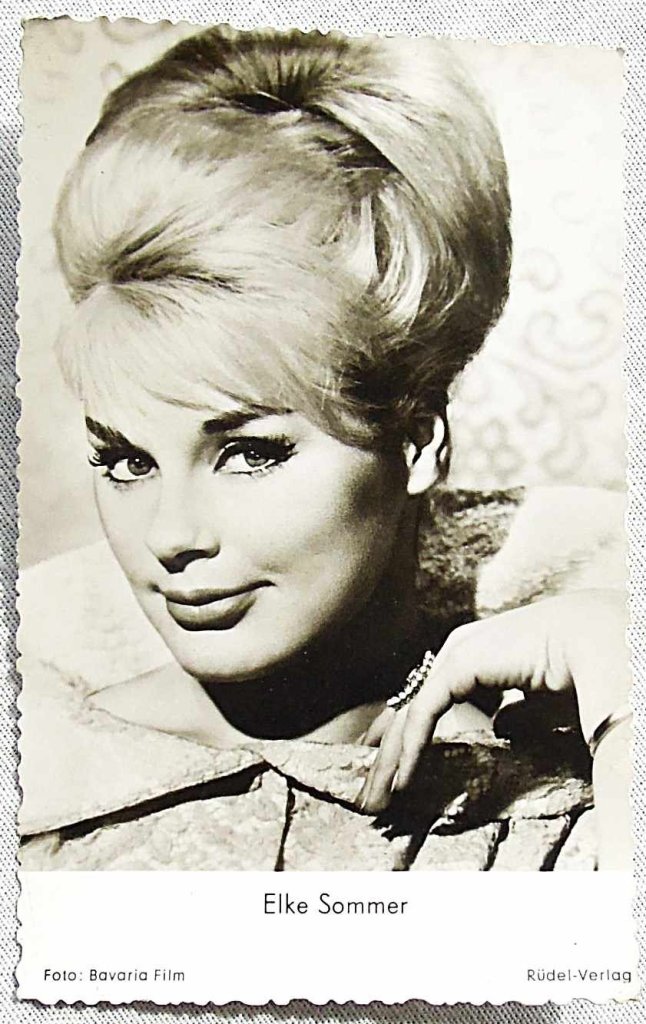 Elke Sommer képeslap 