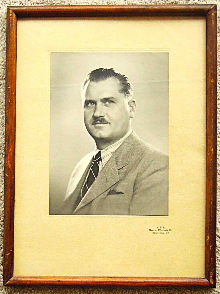 Fa képkeret üveggel
