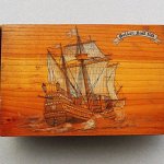 Fa kártyatartó doboz hajó motivum Golden Hind 1588